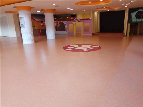渝中區實驗幼兒園潔福地膠鋪裝